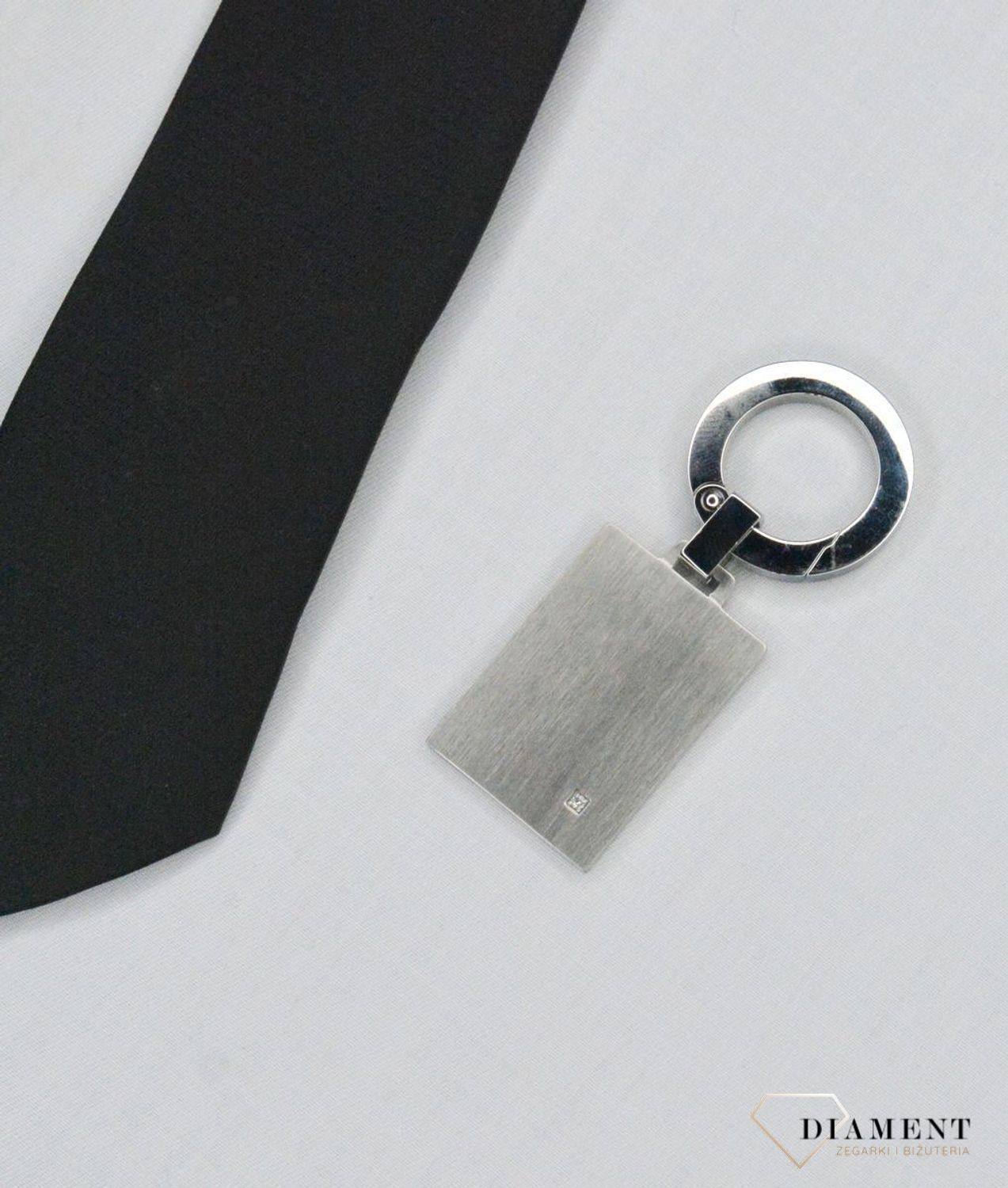 Brelok w kolorze srebra Nomination z Diamentem  028307 008. Brelok Strong Diamond Edition z jasnym diamentem i satynowym wykończeniem ze stali nierdzewnej. Idealny na prezent (2).jpg